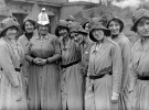 Члены женской пожарной команды со своим старшим офицером, март 1916
