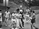 Кетрін Світцер стала першою жінкою, яка пробігла Бостонський марафон, незважаючи на спроби організатора зупинити її. 1967