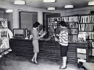 Афганські жінки в громадській бібліотеці задовго до того, як Талібан захопив владу. Приблизно 1960-і рр.