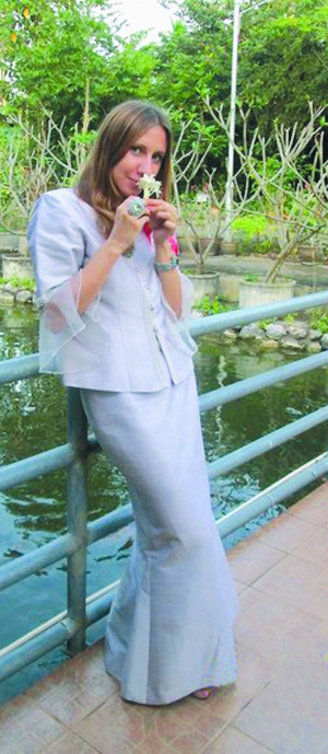 Ганна Гречишкіна під час подорожі Таїландом у сукні принцеси, яку отримала в подарунок. У будинку двоюрідної сестри короля країни киянка жила кілька днів