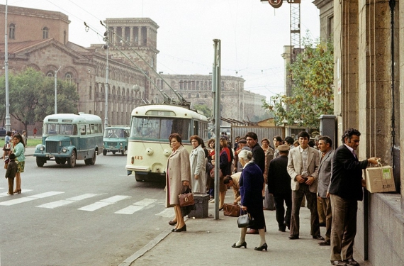 В центре Еревана, у пл. Ленина, 1975 г.