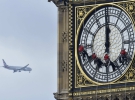 Годинникарі за роботою. Біг-Бен у Лондоні, Велика Британія, 19 серпня 2014.