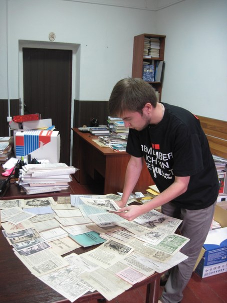 Андрей Усач за работой над архивом