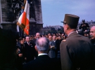 Шарль де Голль во главе парада на следующий день после освобождения Парижа