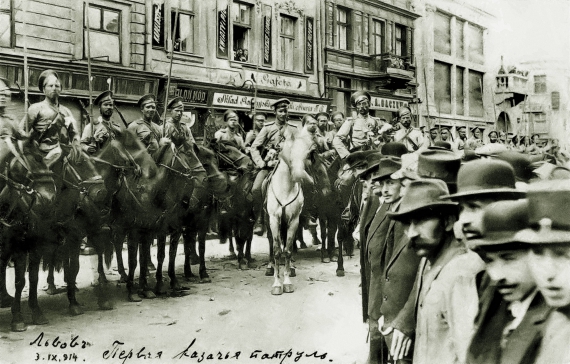 Перший російський патруль на площі Ринок у центрі Львова, 3 вересня 1914 року
