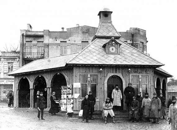 1925. Трамвайна станція з магазинчиками на Євбазі