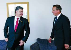 Президент України Петро Порошенко під час зустрічі з прем’єр-міністром Великої Британії Девідом Камероном у Брюсселі. 30 серпня