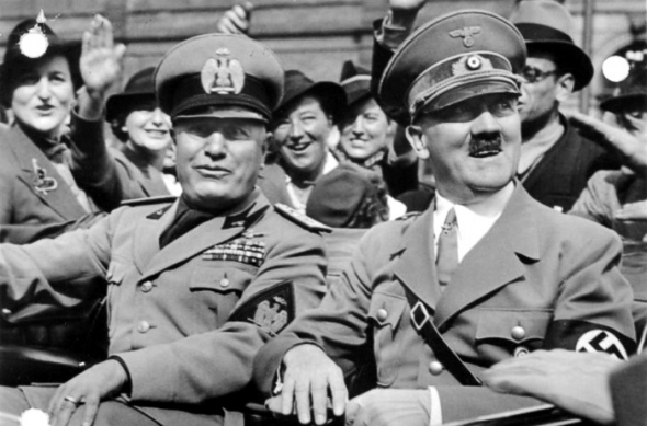 Бенито Муссолини и Адольф Гитлер были руководителями крупнейших фашистских режимов XX столетия