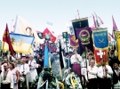 Святкування 500-річчя Запорізького козацтва в серпні 1990 року – одна з наймасовіших акцій Народного руху України. В його рамках відбувся похід близько півмільйона осіб із синьо-жовтими прапорами через центральну частину Запоріжжя – Дніпрогес і проспект Леніна