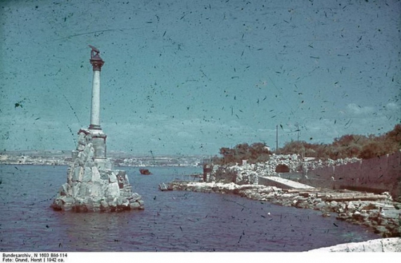 Севастополь. Пам'ятник затопленим кораблям, символ міста