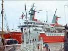 Иностранный лайнер в порту Ялты