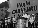 14 вересня на ­з’їзді Юлія Тимошенко оголошує перший номер списку своєї партії на парламентських виборах 26 жовтня. Це — полонена українська льотчиця Надія ­Сав­ченко