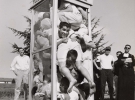 Двадцять два студента вмістилися в телефонній будці і встановили цим світовий рекорд, 1959
