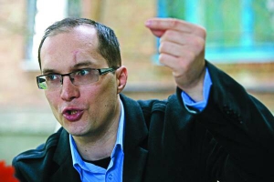 Журналіст Юрій Бутусов: ”Порошенко думає: укріплю владу, отримаю сталу підтримку в парламенті, лояльну прокуратуру, суддів — тоді проведу реформи. Але це — утопія”