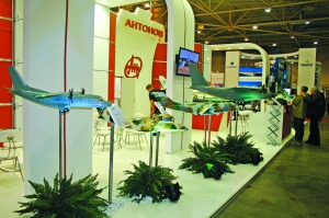 Експозиція ДП ”Антонов” була представлена на міжнародному авіакосмічному салоні ”Авіасвіт–XXI”, що пройшов у столиці з 24 по 27 вересня