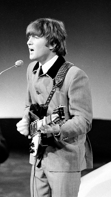 Джон Леннон в 1964 году.