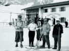 Степан Бандера (другий праворуч) із друзями на лижах у Баварських Альпах, 1950-ті роки
