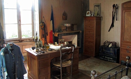 Письменный стол Юбера Рошеро в Белябри. Все остается неизменным вот уже 96 лет