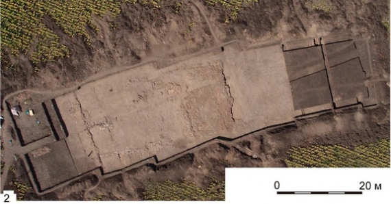 Фундамент стародавнього храму. Розміри фундаменту 60х20 м