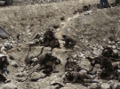 Jeff Wall “Dead Troops Talk” (1992).  Работа Джеффа Уолла «Говорят мертвые войны» является, по сути, не фотографией, а фотоколлажем, изображающим засаду солдат Красной Армии во время войны в Афганистане в 1986г. Критики указывают на очевидное влияние работ Гойи в этом изображении выдуманного события, полное "образцовой задумчивости и власти". Так или иначе, эта историческая фикция была продана в 1992 году за $3,666,500.