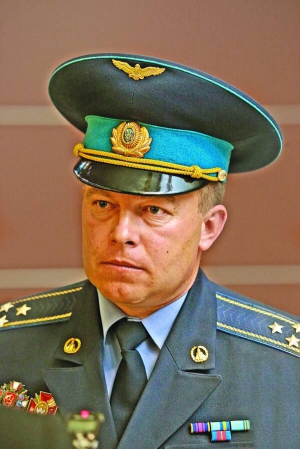 Полковник Юлій Мамчур: ”За 26 років у Збройних силах постійно стикаюся з закупівлею неякісного одягу. Всі ж бачать, як забезпечують хлопців у зоні АТО”