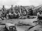 Японский артиллерийский расчёт во время обстрела Циндао (Qingdao), Китай в 1914 году.