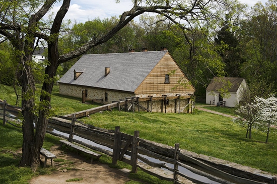 Відновлена винокурня в Маунт-Верноні.