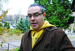 Політолог Георгій Чижов: ”Якщо рейтинг авторитарного лідера опускається до 30 відсотків, він злітає. Так було з Януковичем”