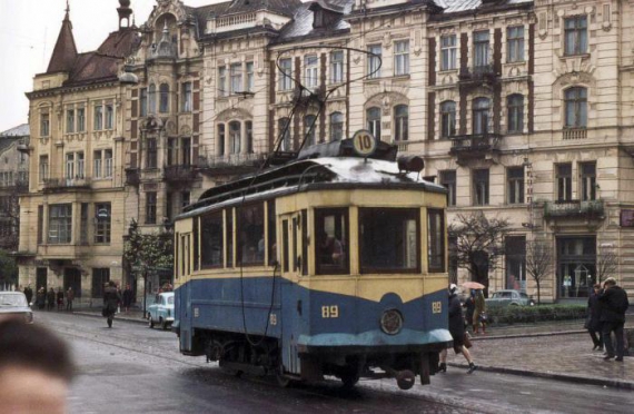 Трамвай на площі Соборній