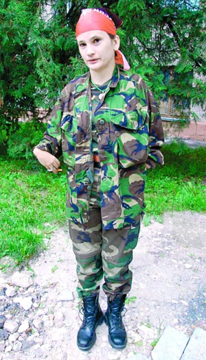 Волонтер Єлизавета Шапошник допомагає українським військовим на Донбасі. До рідної Дружківки Донецької області повертатися не збирається