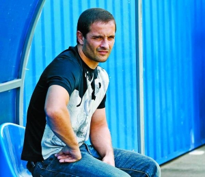 Роман Санжар працює головним тренером донецького ”Олімпіка” з червня 2013-го. Йому 35 років — наймолодший наставник серед команд прем’єр-ліги