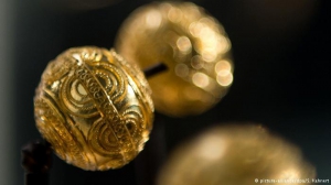 Золотые украшения из погребения