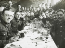 Британські солдати святкують Різдво. 1914 р.