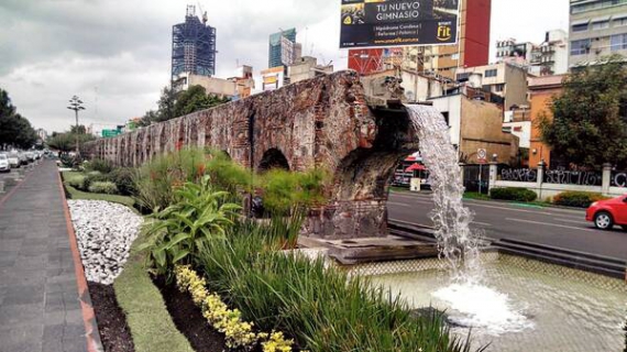 У Мехіко користуються старими акведуками. Вода з міських кранів надто забруднена