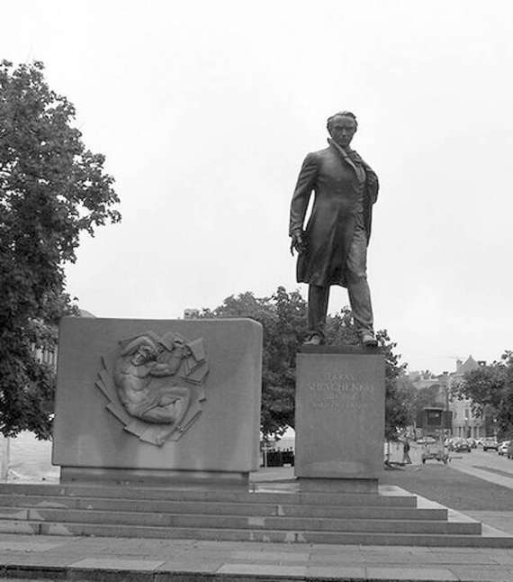 Пам’ятник Тарасові Шевченку у Вашингтоні, столиці США, Леонід Молодожанин  закінчив 1964-го