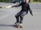 78-летний скейтбордист Ллойд Кан решил, что пришло время встать на скейтборд, когда ему было 65