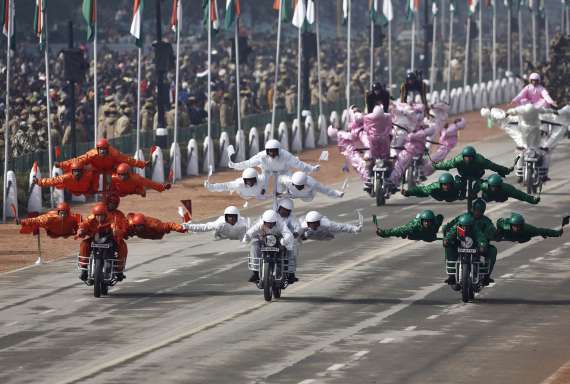 Виступ спецзагону прикордонників "Шибайголови" на репетиції параду до Дня республіки. Нью-Делі, Індія, 23 січня 2015