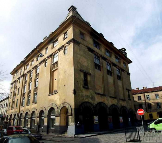 Споруда Ремісничої палати у Львові ( нині – Театр ляльок ), фото 2012 року