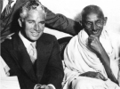 Чарли Чаплин и Махатма Ганди.