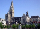Антверпенський собор. Собор Антверпенської Богоматері, що належить римсько-католицької церкви, знаходиться в Антверпені, Бельгія. Будівництво на місці колишньої каплиці 9-12 століть почалося в 1352 році і продовжувалося до 1521 року. Сьогодні собор вважається найбільшою і найкрасивішою спорудою в готичному стилі в Нідерландах і Бельгії. У 1533 році в ньому сталася пожежа, і частина собору була знищена. З 1559 року він був резиденцією архієпископа. Під час військових дій з 1800-х до 1900-х років собор кілька разів був пошкоджений і реставрований, проте ні вогонь, ні війни не змогли знищити цю величну споруду, яке стало безсмертним. Остання реставрація пам'ятка готичної архітектури почалася в 1965 році і закінчилася в 1993 році.