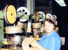 Працівниця на кабельному підприємстві Берліна. 1980 рік.