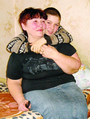 Людмила Гаврилюк з онуком Сергієм. Про те, що жінка є його бабусею, а не матір’ю, дізнався у школі