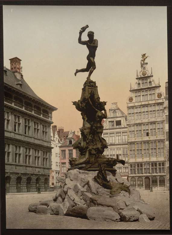 Памятник Брабо. Антверпен. Бельгия.