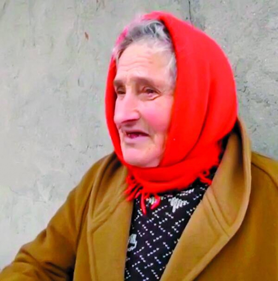 71-річна Ніна Роговська кинула каменем у чоловіка, який хотів її пограбувати, зачинилась у хаті й викликала міліцію