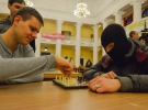 Майдан  - гра в шахи в окупованій протестантами будівлі КМДА (грудень 2013 р.)