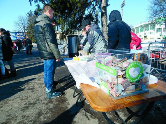 На благодійному ярмарку активісти ”Нової Полтави” зібрали 20 тисяч гривень для солдатів АТО