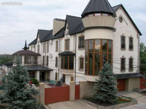 102 088 088 гривень коштує будинок у Куйбишевському районі Донецька. 