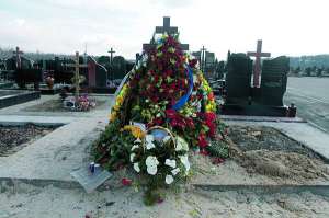 Могила Михайла Чечетова розташована на центральній алеї Південного кладовища столиці. Дотепер політиків тут не ховали