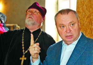 У березні 2013 року тодішній губернатор Запорізькоі області Олександр Пеклушенко відвідав храм на території Мелітопольської виправної колонії для неповнолітніх дівчат. Зупинив реставрацію даху й пообіцяв прислати своїх спеціалістів. Ніхто так і не приїхав, дах обвалився