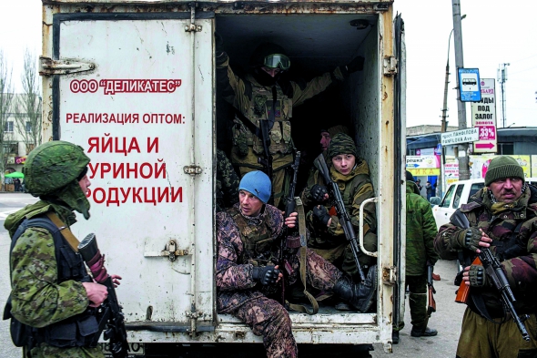 Проросійські бойовики проводять, за їхніми словами, "антитерористичні навчання" в Донецьку, 18 березня 2015 року